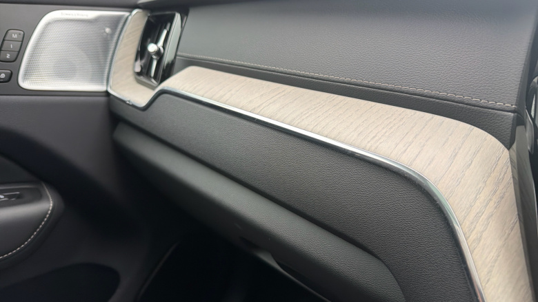 Volvo Xc60 2.0 T8 455 RC PHEV Inscription Pro 5dr AWD Auto Estate